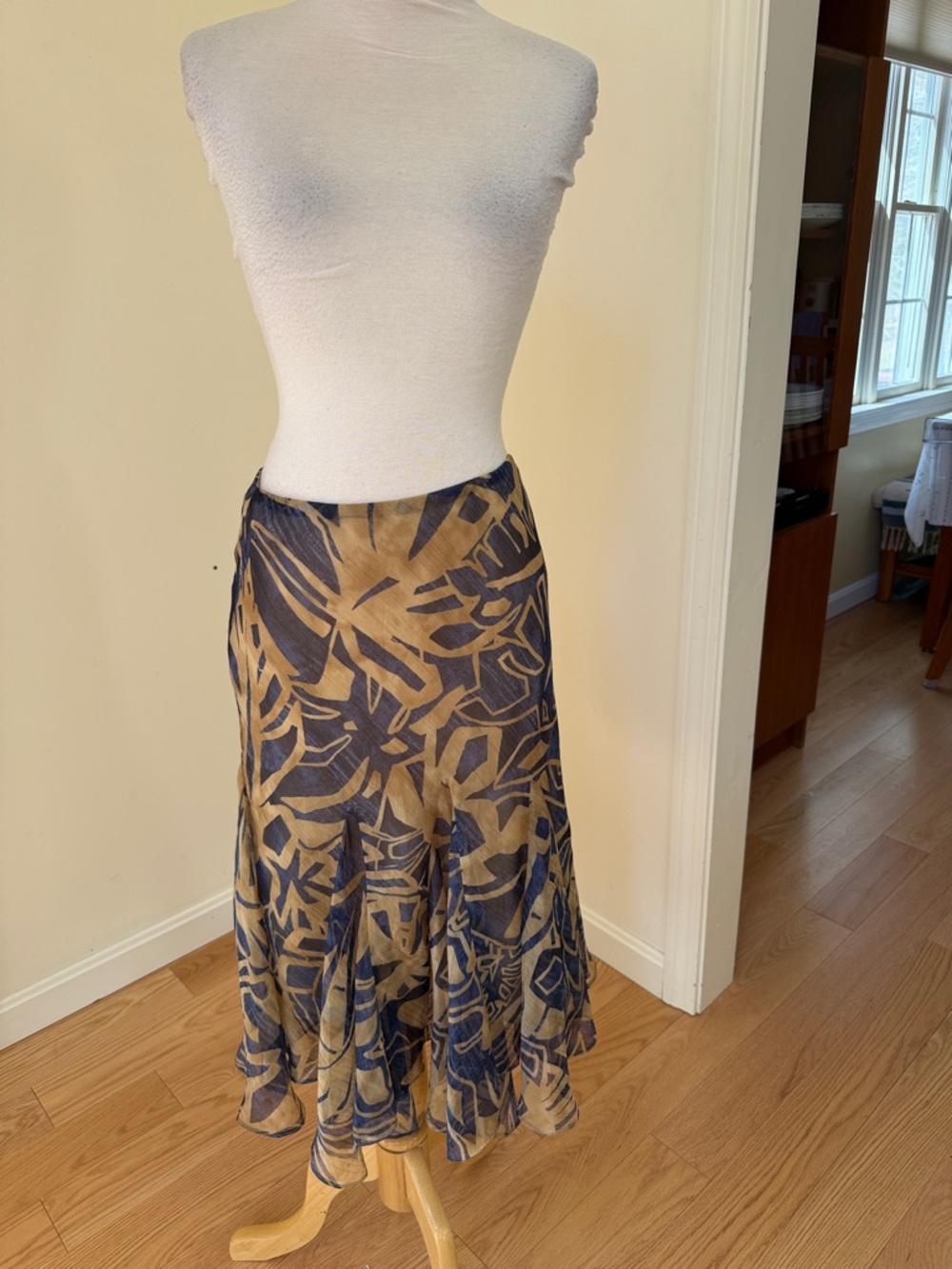 NWT! Lauren Ralph Lauren small Navy and Tan Botanical Skirt.